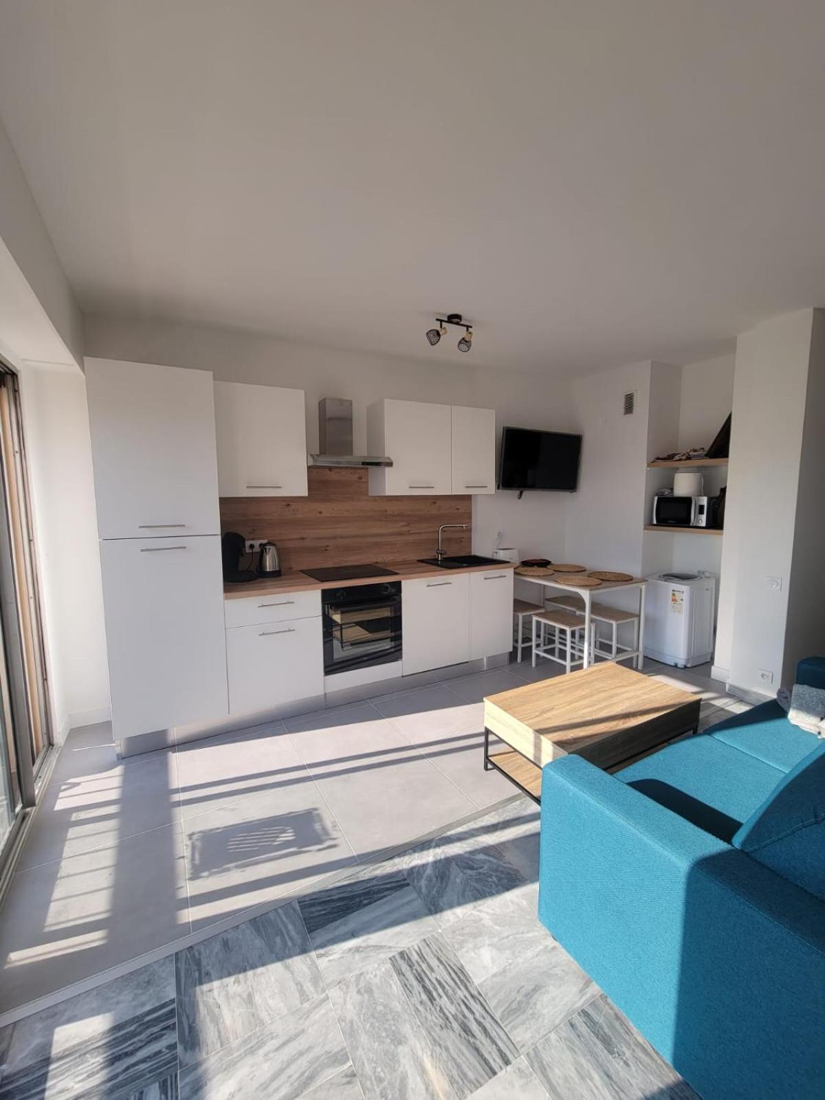 Splendide T2, 200m De La Mer, Climatise, Parking Apartment *